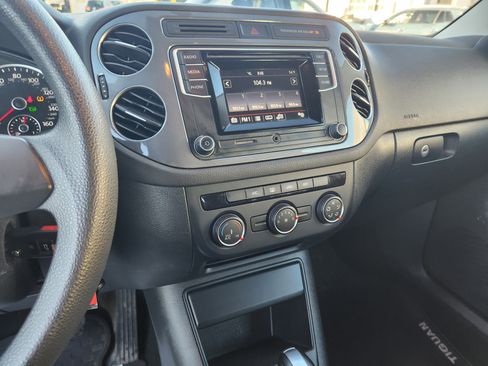 Used 2018 Volkswagen Tiguan Limited image 13