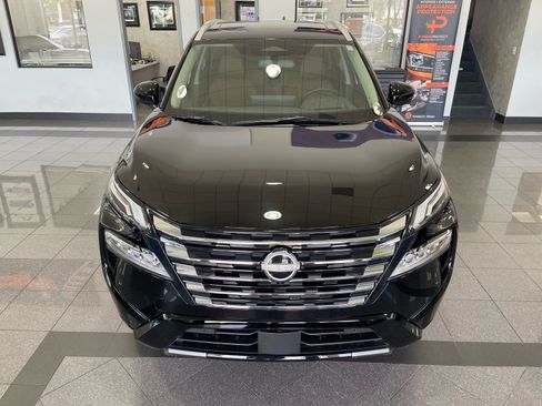 Used 2025 Nissan Rogue Platinum w/ Tech Package FWD image 9