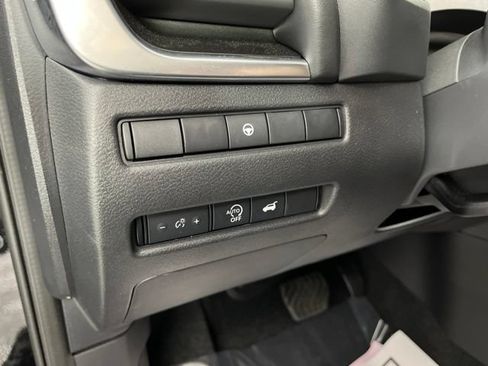 Certified 2026 Nissan Rogue SV FWD image 25