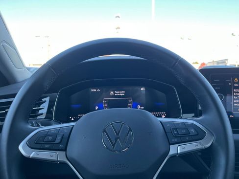 Used 2025 Volkswagen Jetta SE image 28