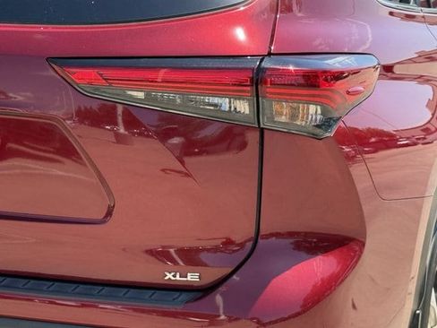 Used 2023 Toyota Highlander XLE FWD image 7