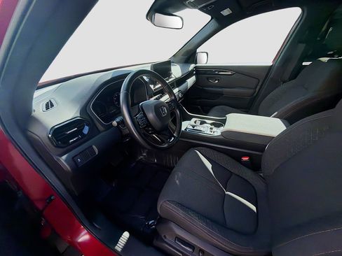 Used 2025 Honda Pilot Sport image 9