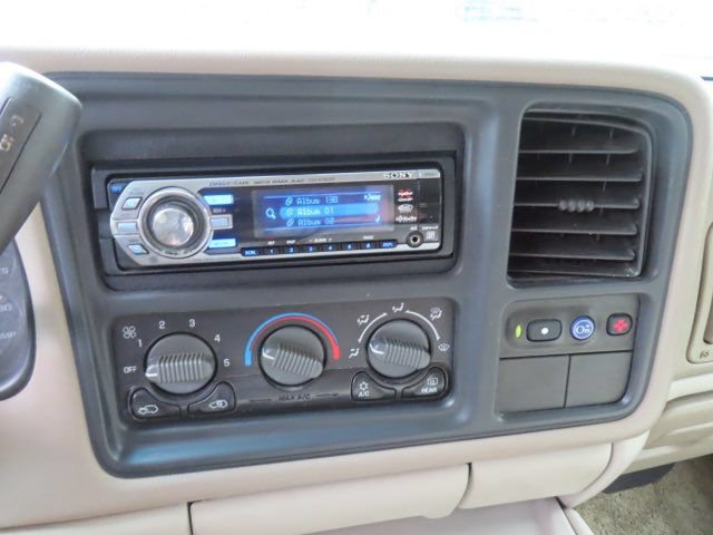 Used 2001 Chevrolet Suburban 2500 LT w/ LT Preferred Equipment Group AWD/4WD image 23