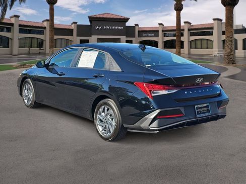 Certified 2025 Hyundai Elantra Hybrid FWD image 6