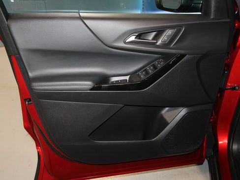 Used 2026 Chevrolet Equinox LT FWD image 5