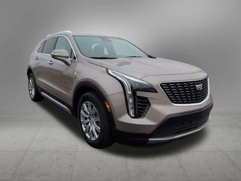 Used 2023 Cadillac XT4 Premium Luxury w/ Cold Weather Package image 8