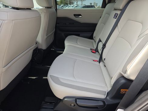 New 2026 Nissan Pathfinder SL FWD image 12