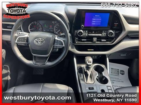 Used 2023 Toyota Highlander XLE AWD/4WD image 16