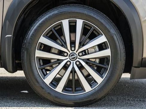 Used 2024 Nissan Pathfinder Platinum w/ Black Appearance Package image 21