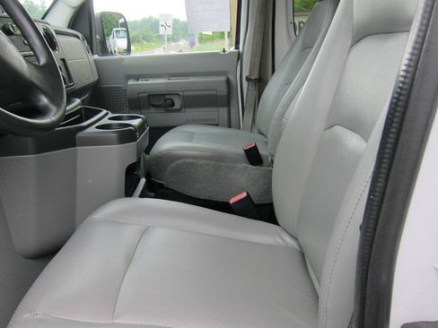 Used 2009 Ford E-350 and Econoline 350 XLT RWD image 9