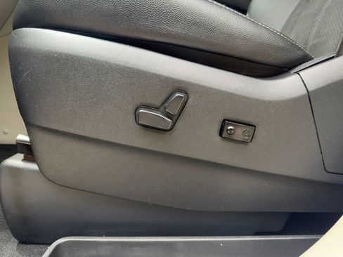 Used 2020 Dodge Grand Caravan SXT FWD image 23