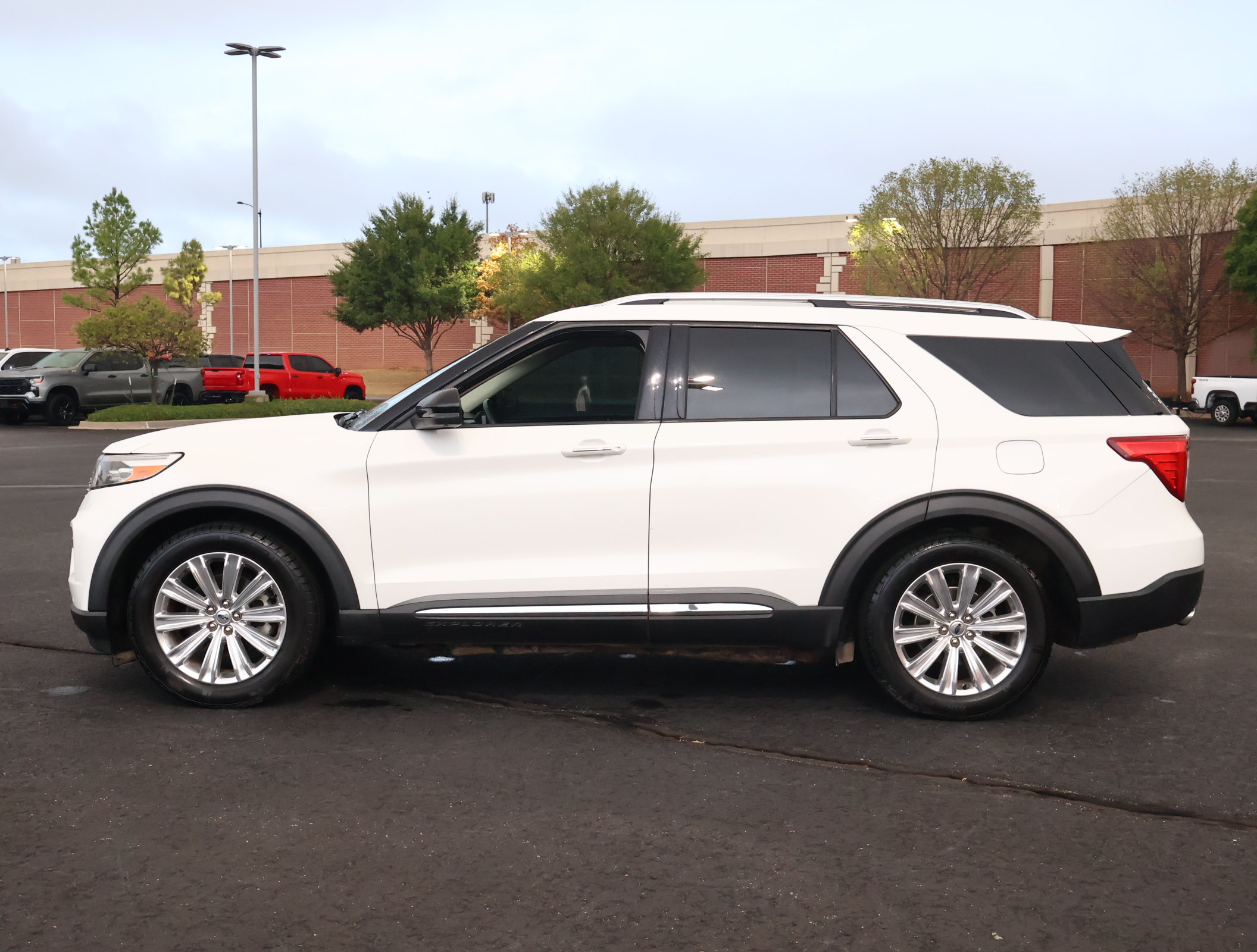 Used 2020 Ford Explorer Limited w/ Class III Trailer Tow Package RWD image 35