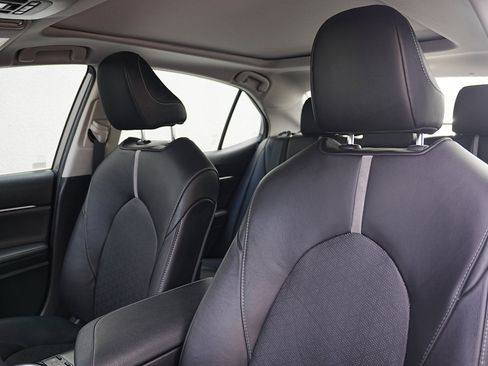 Used 2020 Toyota Camry XSE image 10