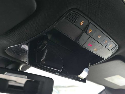 Used 2020 Mercedes-Benz GLC 300 4MATIC image 35