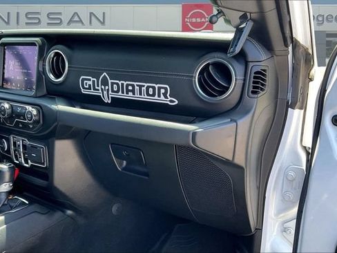Used 2022 Jeep Gladiator Overland w/ Popular Equipment Package AWD/4WD image 25