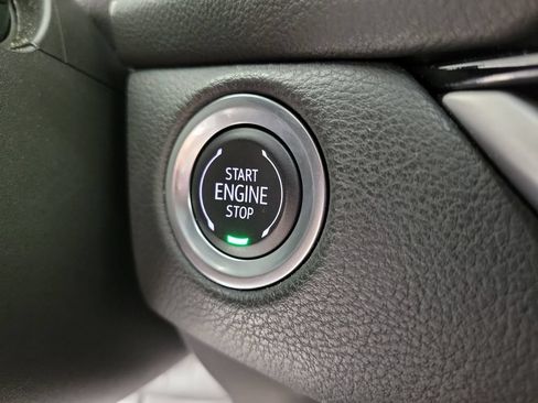 Used 2025 Cadillac XT4 Premium Luxury FWD image 30