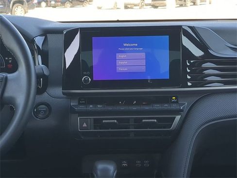 Certified 2025 Toyota Camry SE w/ Convenience Package image 17