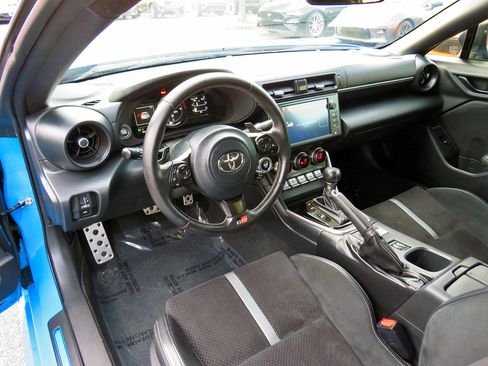 Used 2023 Toyota GR86 Premium image 12