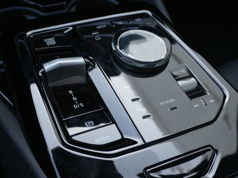 Used 2025 BMW 530i image 25