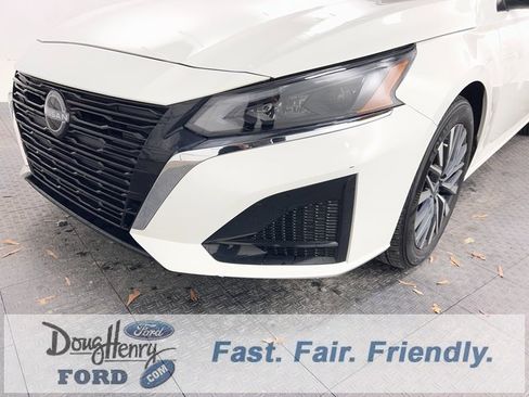 Used 2025 Nissan Altima 2.5 SV image 10