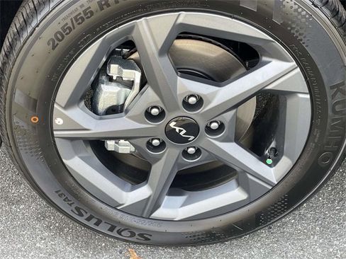New 2025 Kia K4 LXS image 9