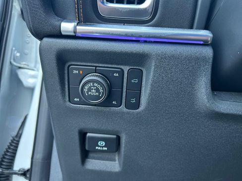 Used 2025 Ford Expedition Tremor AWD/4WD image 16