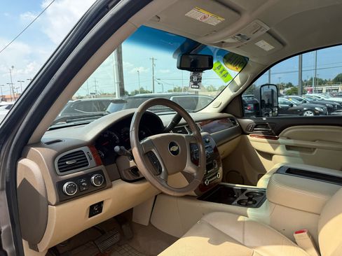 Used 2014 Chevrolet Silverado 2500 LTZ w/ LTZ Plus Package image 9