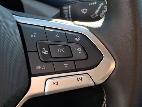 Used 2024 Volkswagen Taos SE image 21