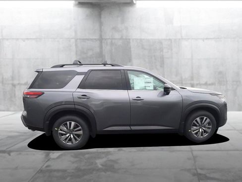 New 2026 Nissan Pathfinder SL image 5