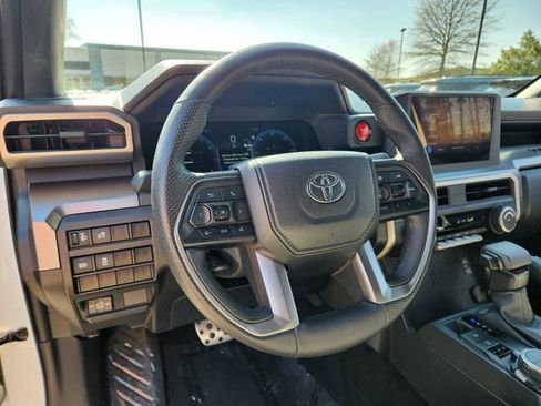 Used 2024 Toyota Tacoma TRD Sport AWD/4WD image 10