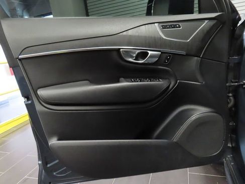 Used 2020 Volvo XC90 T5 Momentum FWD image 9