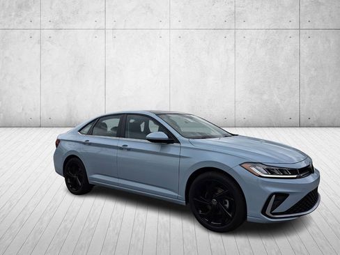 New 2026 Volkswagen Jetta SE image 3