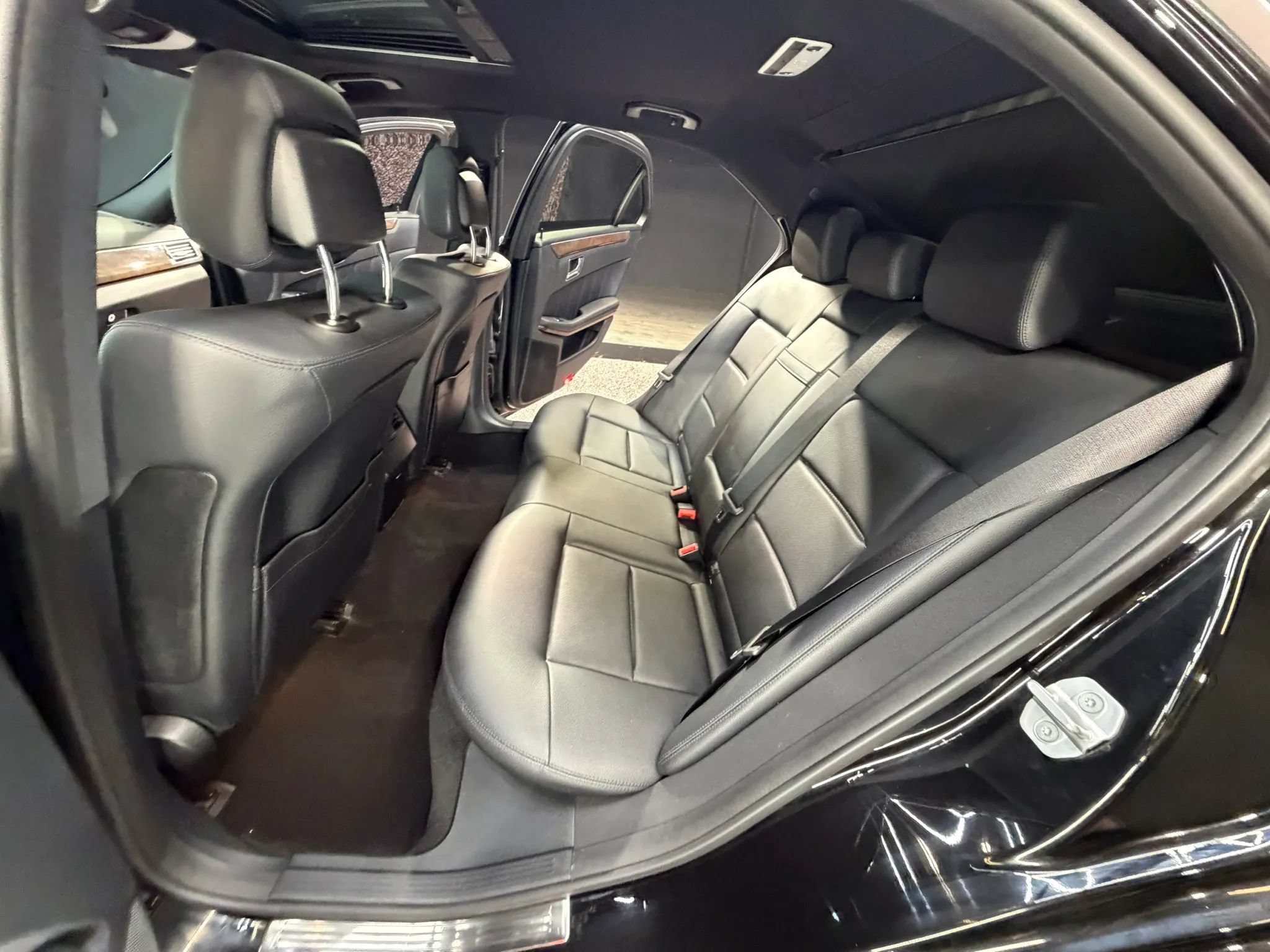 Used 2011 Mercedes-Benz E 350 4MATIC Sedan image 28