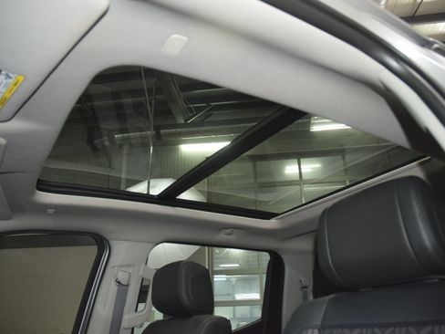 Used 2024 Toyota Tundra Limited AWD/4WD image 49
