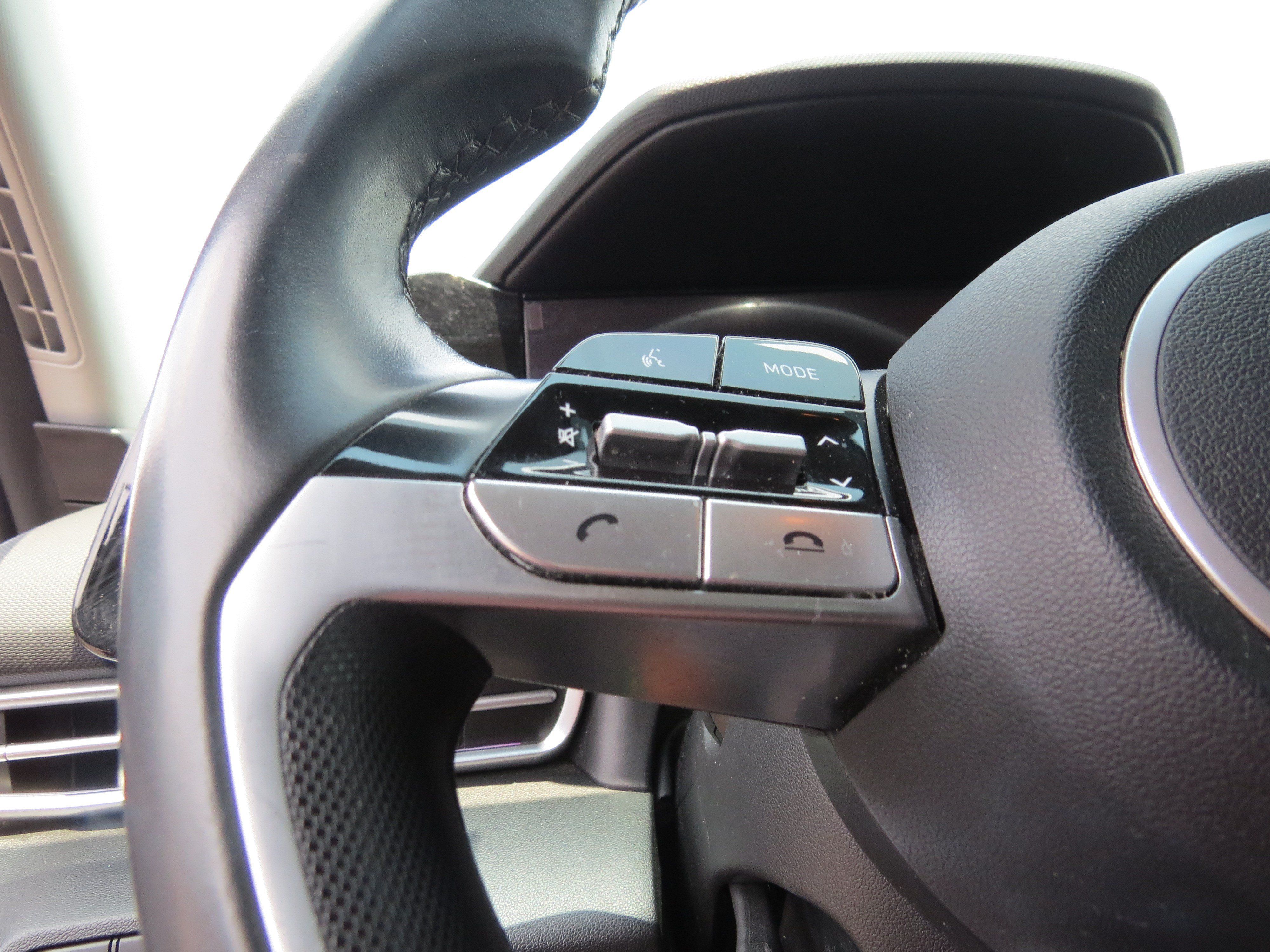 Used 2023 Hyundai Elantra Limited FWD image 17
