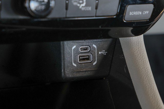 Used 2024 Jeep Compass Latitude AWD/4WD image 19