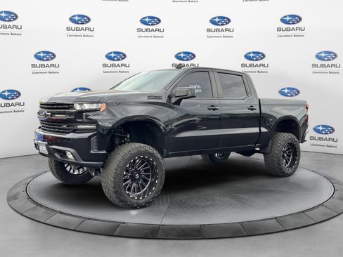 Used 2021 Chevrolet Silverado 1500 LT Trail Boss w/ Convenience Package II AWD/4WD image 2