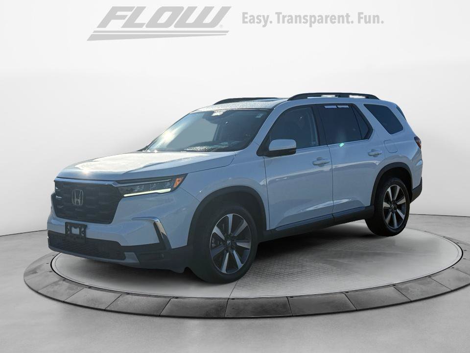 Certified 2025 Honda Pilot Touring image 4