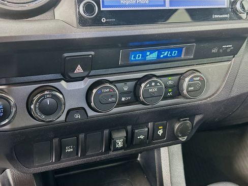 Used 2021 Toyota Tacoma TRD Off-Road AWD/4WD image 15