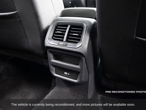 Used 2023 Volkswagen Taos SE w/ Panoramic Sunroof Package image 30