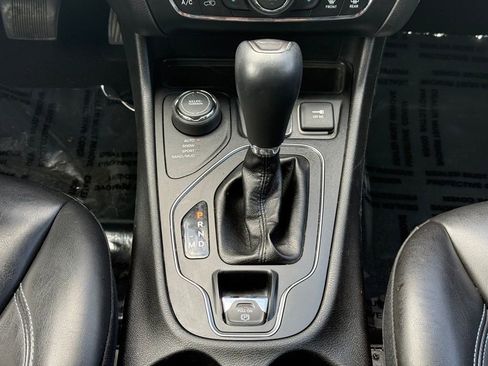 Used 2019 Jeep Cherokee Latitude Plus w/ Comfort/Convenience Group image 14