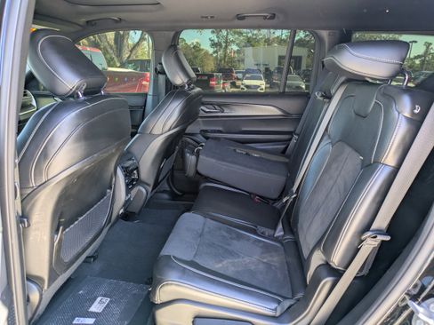 Used 2024 Jeep Grand Cherokee L Altitude RWD image 13