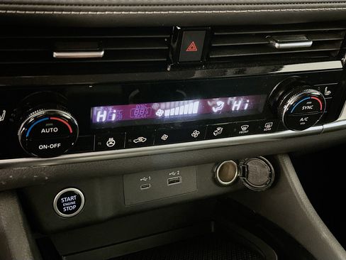 Used 2023 Nissan Rogue SV w/ SV Premium Package image 23