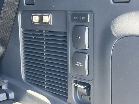 New 2025 Ford Expedition Active image 23