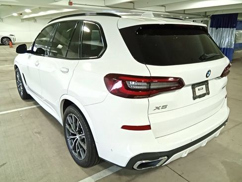 Used 2022 BMW X5 xDrive40i w/ M Sport Package AWD/4WD image 7
