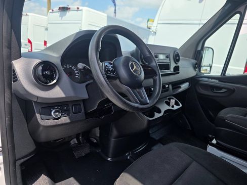 Used 2021 Mercedes-Benz Sprinter 2500 image 16