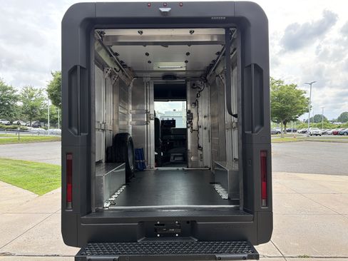 Used 2024 Chevrolet Brightdrop 400 w/ Commercial Equipment Package AWD/4WD image 22