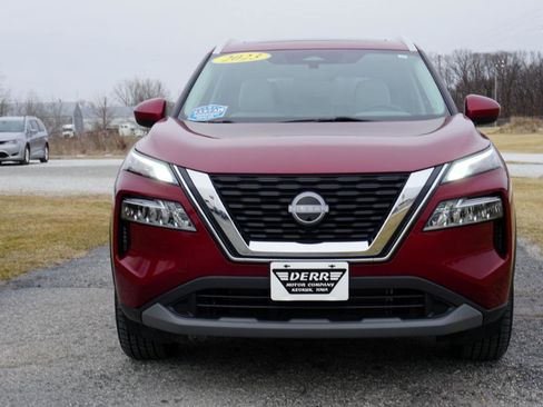 Used 2023 Nissan Rogue SV w/ SV Premium B Package image 3