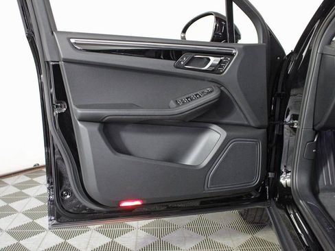 Certified 2026 Porsche Macan image 14