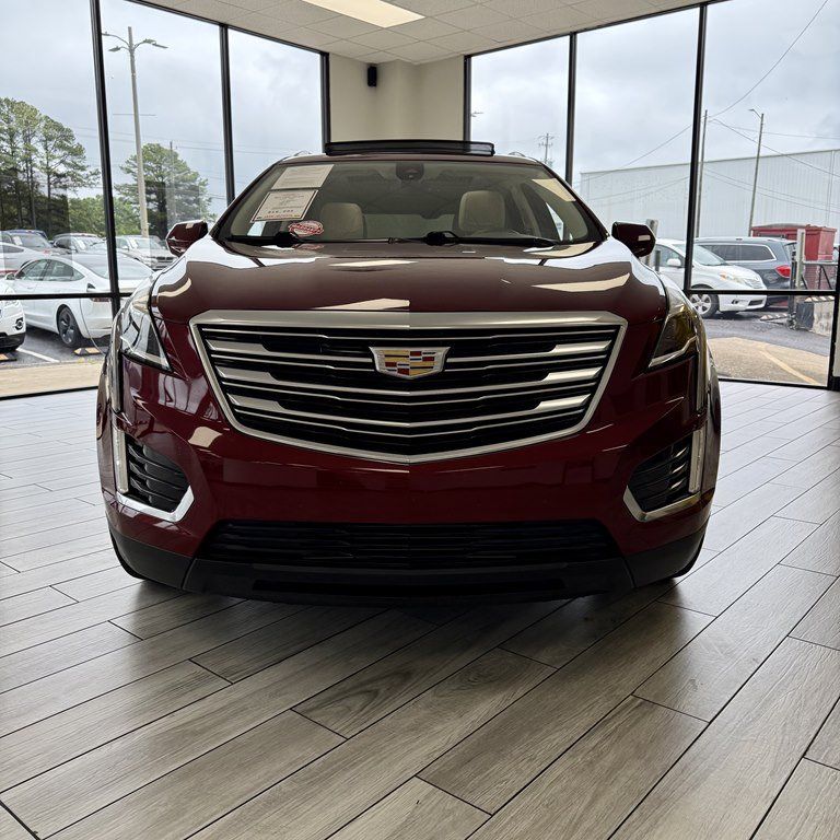 Used 2017 Cadillac XT5 Premium Luxury FWD image 2